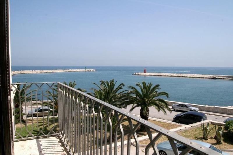 Palazzo Filisio - Regia Restaurant Hotel Trani Exterior foto